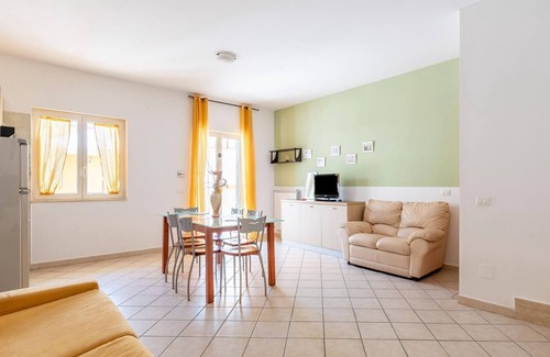 Laura Villa | Villa en Residencia con piscina y jardín a 200 metros del mar