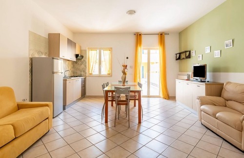 Laura Villa | Villa en Residencia con piscina y jardín a 200 metros del mar