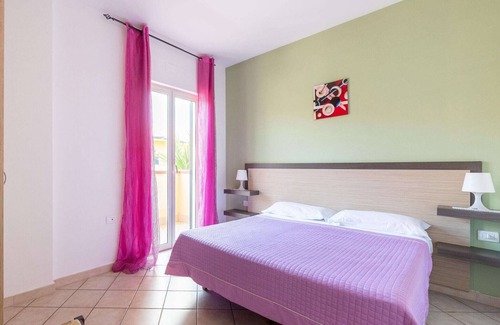 Laura Villa | Villa en Residencia con piscina y jardín a 200 metros del mar