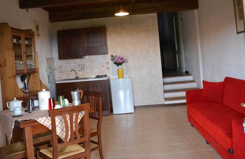 Santo Otro | Acogedora casa de campo en Monticiano con jardín