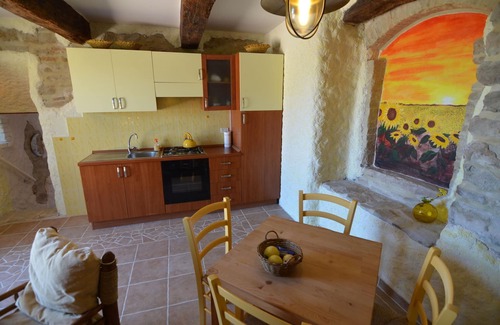 Monterosso Cabaña | Pintoresca Casa de Campo en Pergola con Jardín