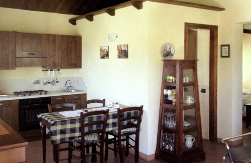 San Severino Marche Villa | Elegante Villa en Palazzata con Vistas al Campo