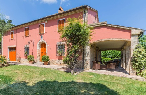 Mondavio Villa | Acogedora Villa en Mondavio con piiscina