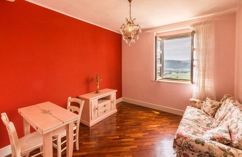 Serravalle di Chienti Casa | Alegre casa de vacaciones en Serravalle di Chienti con jardín