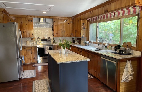 Dixie - Berryhill Casa | BelVita-Lakefront Zen. Lake Wylie, Near Belmont and Whitewater center. Kayaks