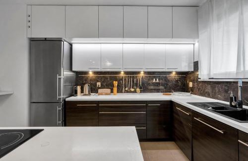 Gorce Apartamento | Bemowo Business Apt - 62m2, Parking, Metro & Park Nearby - by Rentujemy