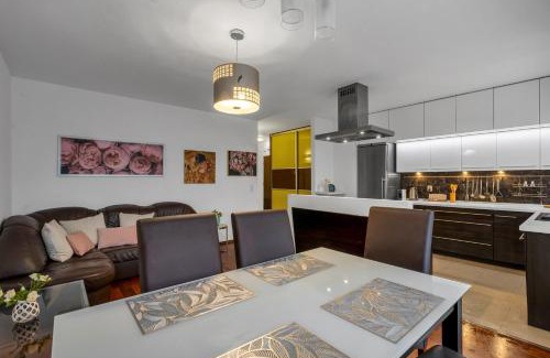 Gorce Apartamento | Bemowo Business Apt - 62m2, Parking, Metro & Park Nearby - by Rentujemy