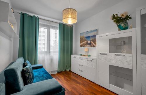 Gorce Apartamento | Bemowo Business Apt - 62m2, Parking, Metro & Park Nearby - by Rentujemy