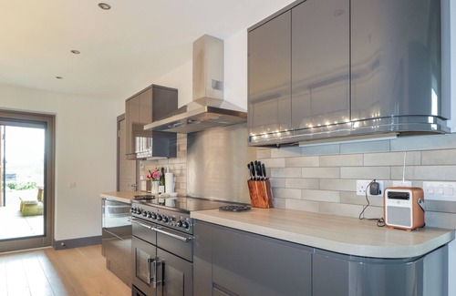 East Lewiston Cabaña | BEN LUNA LODGE, pet friendly in Drumnadrochit, Loch Ness