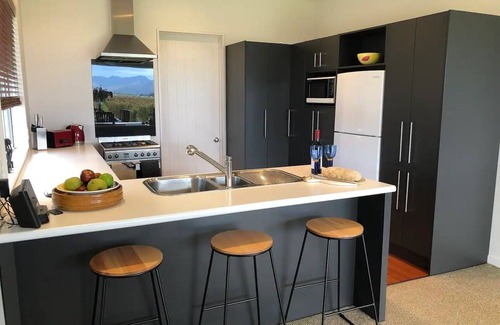 Blenheim Otro | Ben Morven Vineyard Cottage