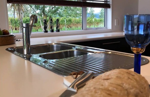 Blenheim Otro | Ben Morven Vineyard Cottage
