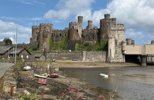Conwy Casa | Benarth Lodge uniquely situated hideaway in Conwy