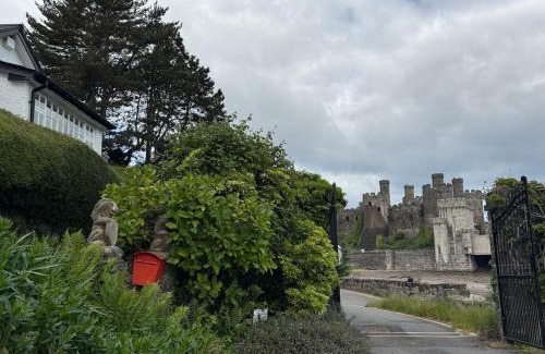 Conwy Casa | Benarth Lodge uniquely situated hideaway in Conwy