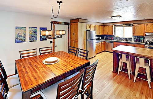 Southwest Bend Casa | Bend basecamp with big fenced yard - near Lava Butte, Sunriver Resort
