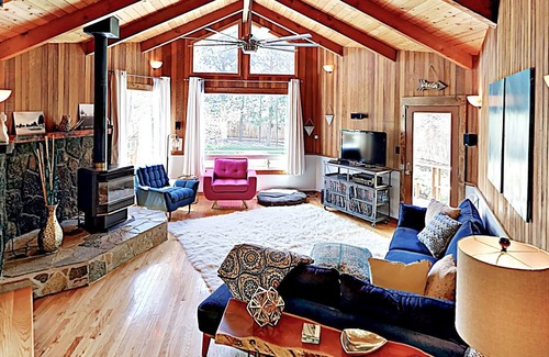Southwest Bend Casa | Bend basecamp with big fenced yard - near Lava Butte, Sunriver Resort