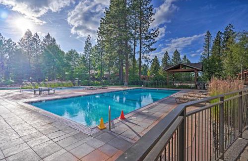Bend Apartamento | Bend Condo with Deck, Resort-Style Amenities and Views