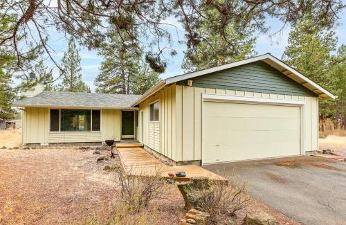 Southwest Bend Casa | Bend Home with Hot Tub about 2 Mi to Old Mill District!