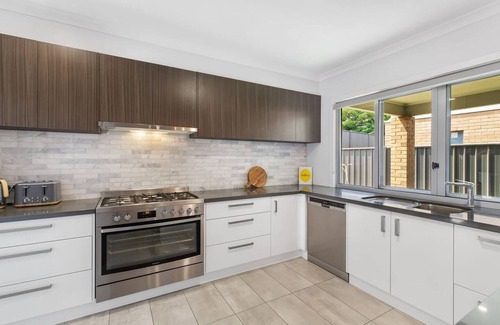 Ironbark Casa | Bendigo Signature Accommodation on Honeysuckle