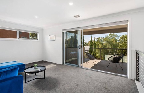 Ironbark Casa | Bendigo Signature Accommodation on Honeysuckle