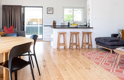 Bendalong Casa | Bendy Beach House allows a pet.