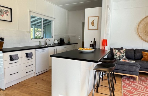 Bendalong Casa | Bendy Beach House allows a pet.