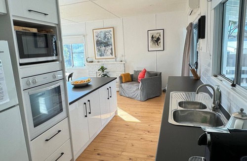 Bendalong Casa | Bendy Beach House allows a pet.