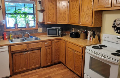 Mountain View Cabina | BenevaBluff - Private cabin on 5 acres located near everything
