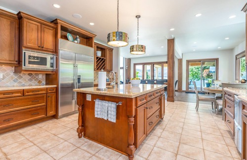 Manson Casa | Bennett Beach Estate Waterfront Hawaii in WA with 134' of white sandy beach!