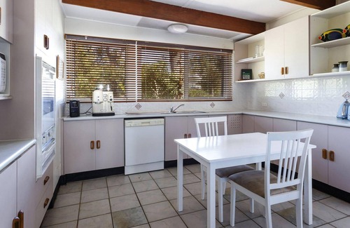 Hawks Nest Casa | Bennett's Beach Cottage