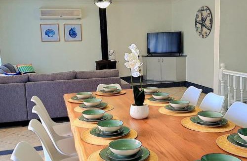 Forster Casa | Bennett's Bliss - Soak in Breathtaking Ocean View