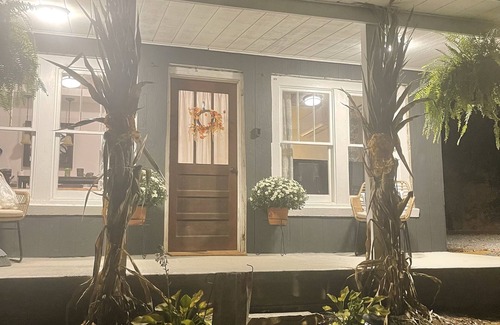 Bryson City Cabaña | Bennett's Cottage in the Great Smoky Mountains