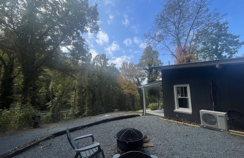 Bryson City Cabaña | Bennett's Cottage in the Great Smoky Mountains