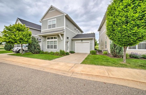 Benton Harbor Casa | Benton Harbor Townhome with Golf Course View!