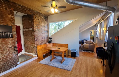 Benton Park Condominio | Benton Park Bliss: 2BR Condo to Unwind and Explore