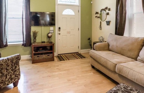 Benton Park Casa | Benton Park Cute Bungalow | Sleeps 6 / ABODEbucks