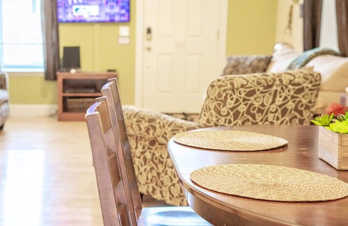 Benton Park Casa | Benton Park Cute Bungalow | Sleeps 6 / ABODEbucks