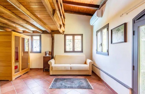 Trecastagni Chalet De Esquí | Benvenuti a Villa Gorna, un'oasi immersa nel verde tra l'Etna e il mare.