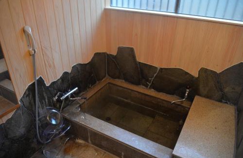 Beppu Casa | BEPPU つばき 一棟貸切宿 鉄輪温泉まで車で4分 石風呂付 無料駐車場3台 最大6名 wifi無料