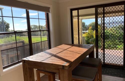 Emu Bay Casa | Berds Nest