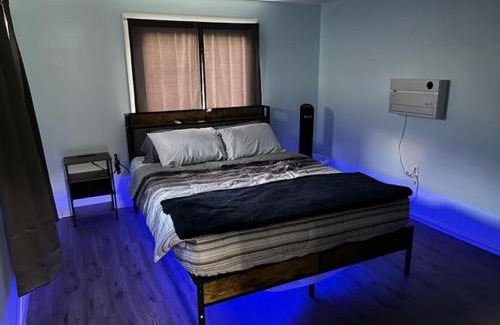 Berea Casa | Berea's Blue Bungalow - Near Hopkins Airport, IX Center, NASA, Cle MetroParks & Baldwin Wallace - Coffee Provided!