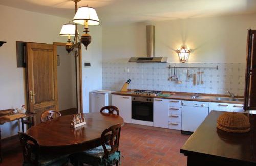 San Casciano in Val di Pesa Apartamento | Berentano Apartment with Patio and pool table