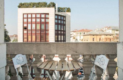 Stazione Casa | Bergamo Romantica