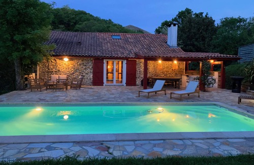 Espelette Casa | Bergerie Rénovée Avec Piscine Dans un Écrin de Verdure