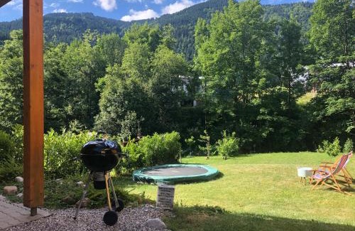 Arnoldstein Casa | Berghaus Christel, bergbeek in grote tuin