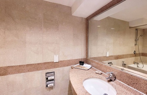 Central District Hotel | Berjaya Waterfront Hotel