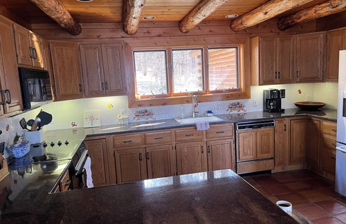 Taconic Casa | BERKSHIRE MOUNTAIN LAKEFRONT LOG HOUSE FAMILY RETREAT