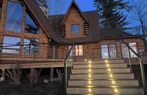 Taconic Casa | BERKSHIRE MOUNTAIN LAKEFRONT LOG HOUSE FAMILY RETREAT