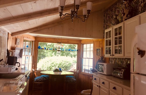 Lebanon Springs Otro | NR TANGLEWOOD, AGOSTO, 3br, 2ba, QUEECHY LAKE, Screen Porch, Garden, Studio