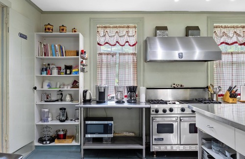 Great Barrington Casa | Berkshires Family Inn – For Getaways & Big Groups! Walkable to Butternut!