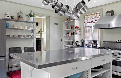 Great Barrington Casa | Berkshires Family Inn – For Getaways & Big Groups! Walkable to Butternut!